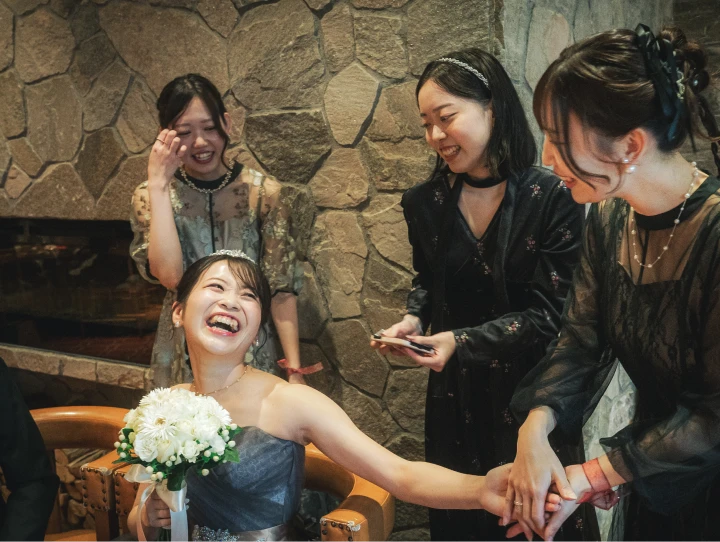 友人中心のカジュアルな結婚式